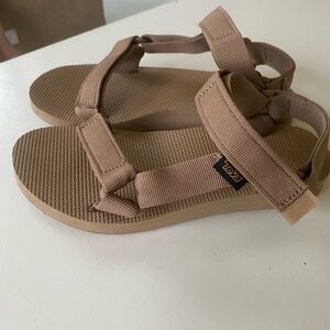 Teva sandals like new